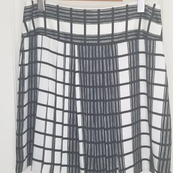 Judith & Charles Lined Black and White Plaid Front Pleated A-Line Skirt Size 8 - Picture 2 of 8